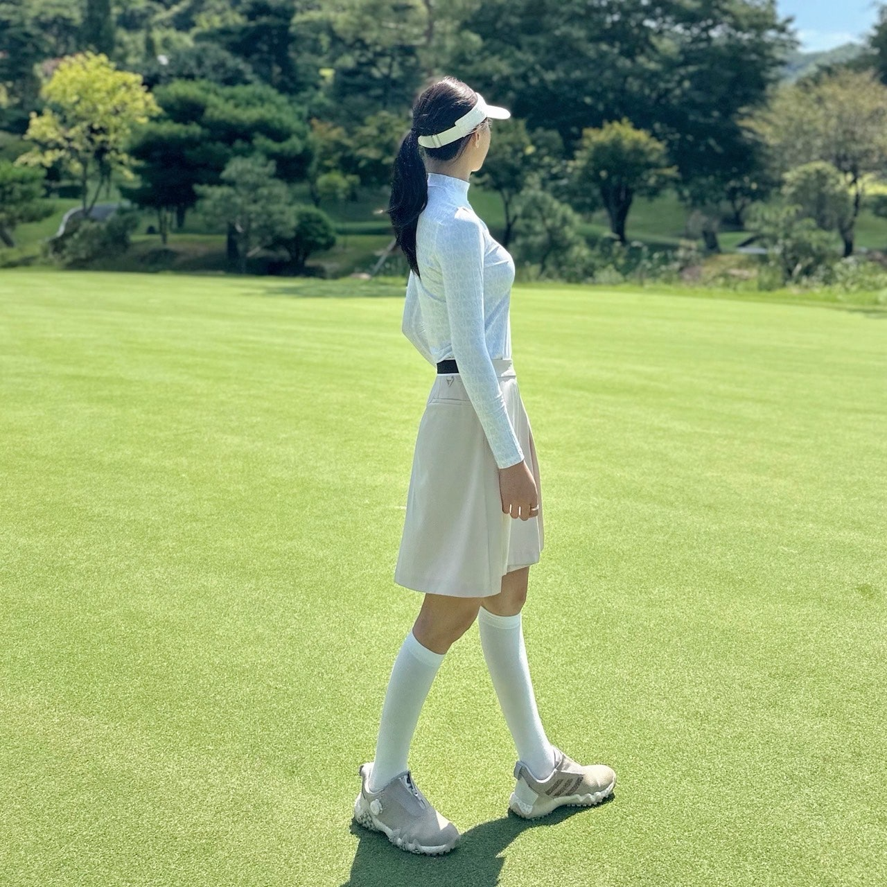 랑방블루-상의-국내배송 로고 프린티드 모크넥 탑 (WOMEN)