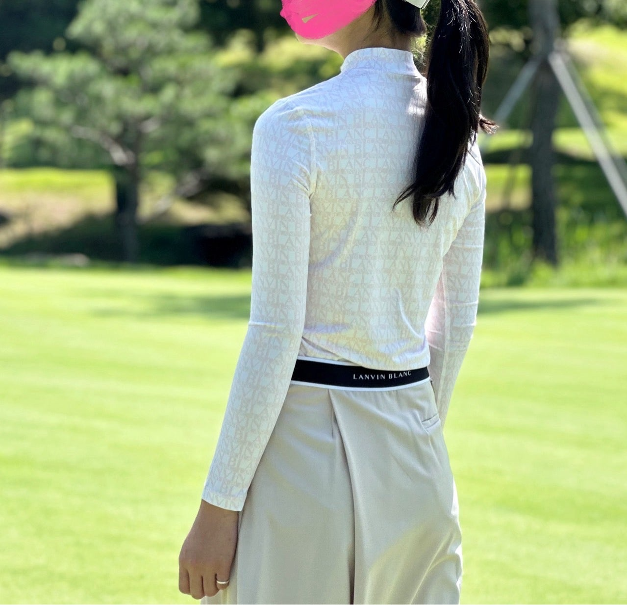 랑방블루-상의-국내배송 로고 프린티드 모크넥 탑 (WOMEN)
