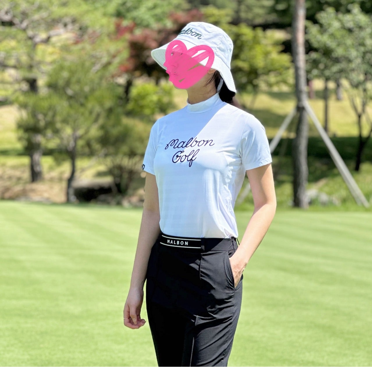 말본-상의-국내배송 스크립트 모크넥 티셔츠 (WOMAN)