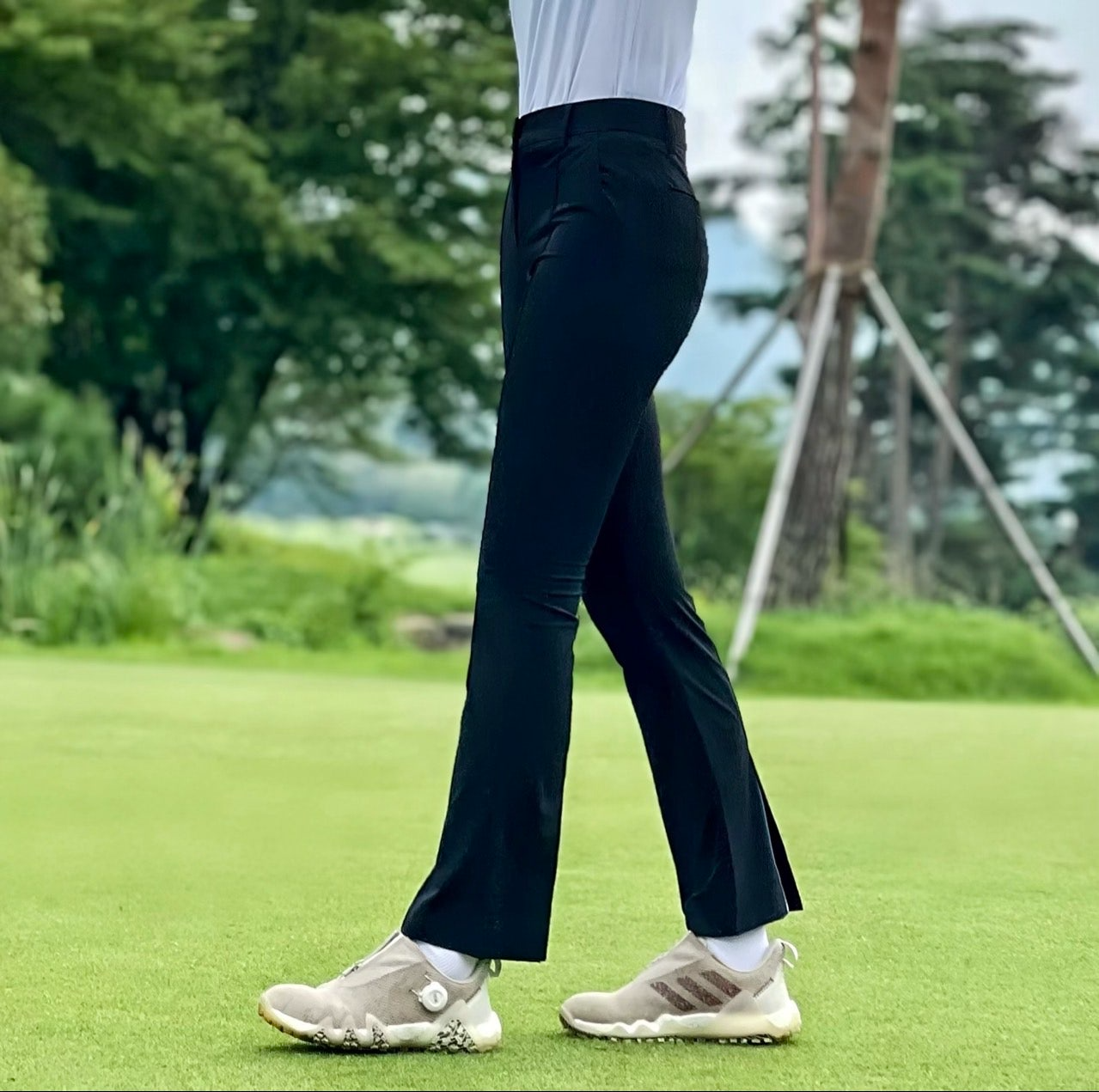 지포어-하의-국내배송 에션셜 부츠컷 팬츠 (WOMEN)