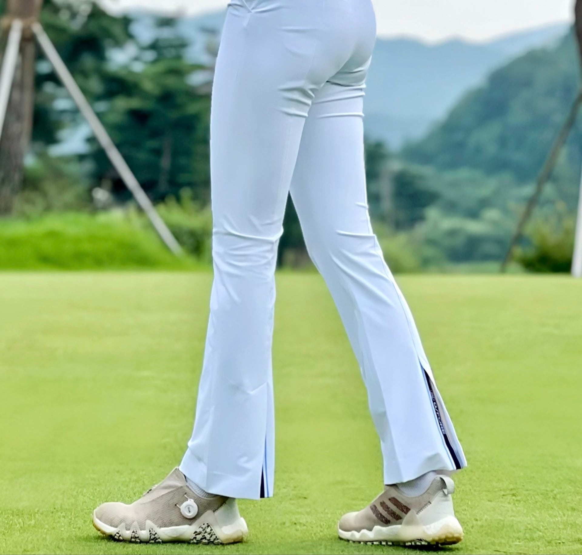 지포어-하의-국내배송 에션셜 부츠컷 팬츠 (WOMEN)