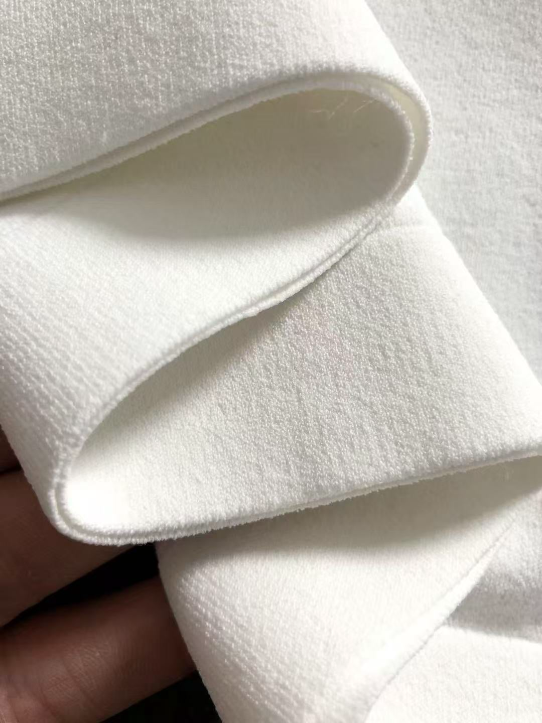 로로피아나-상의-국내배송 배색카라 자수로고 노버튼 쿨링 니트카라티