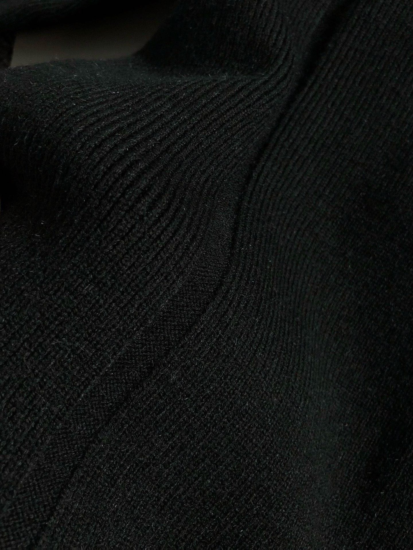로로피아나-상의-국내배송 스티치 배색양모 하이넥 집업가디건