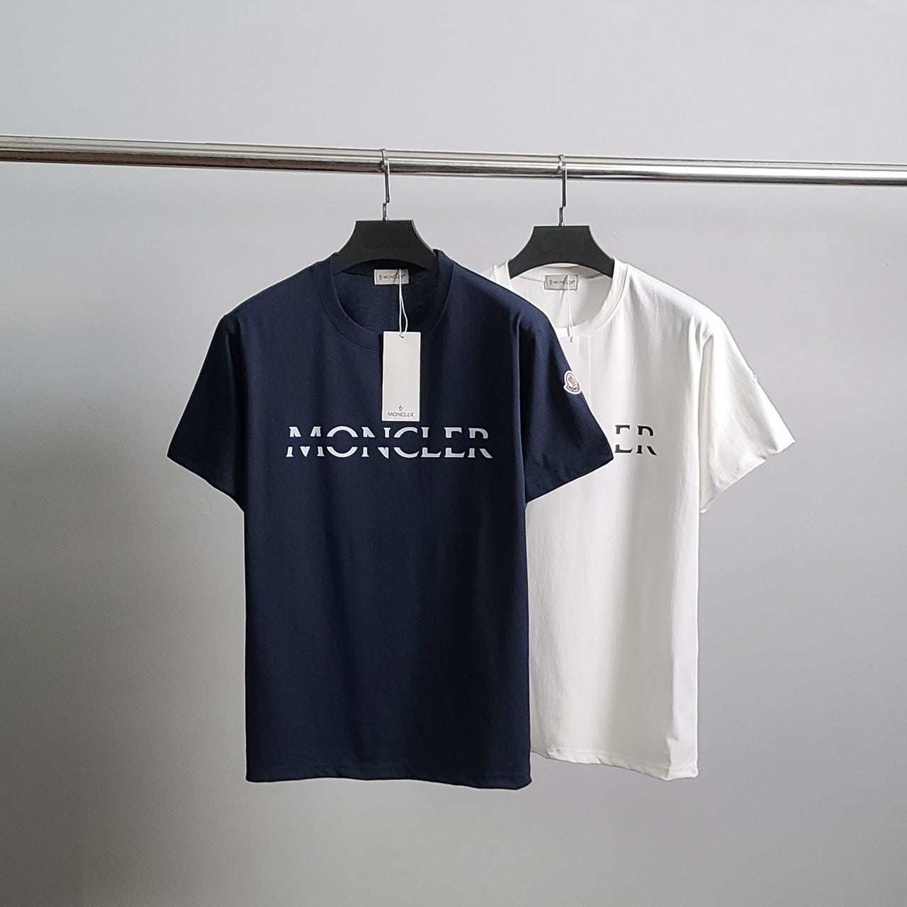 몽클레어-상의-국내배송 컷팅 레터링 코튼 반팔티