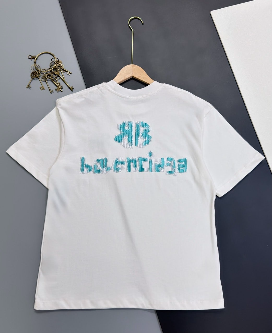 발렌시아가-상의-국내배송 로고 자수 반팔 수입최고급 원단짱짱