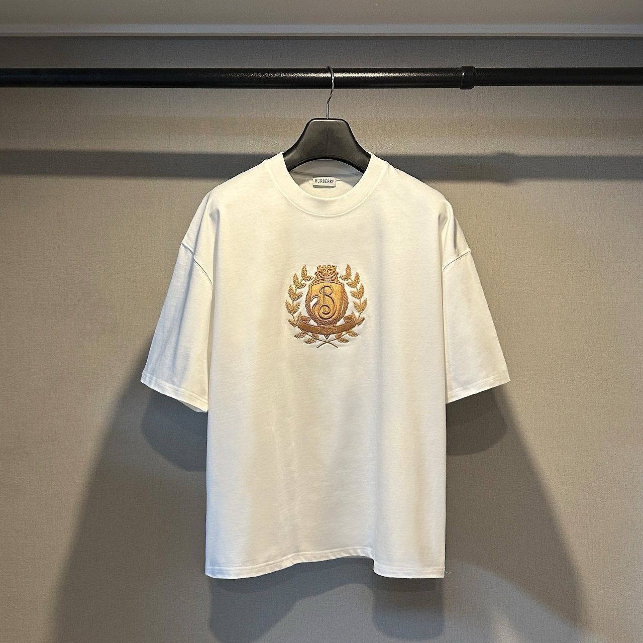 버버리-상의-국내배송 B Crest 자수 티셔츠