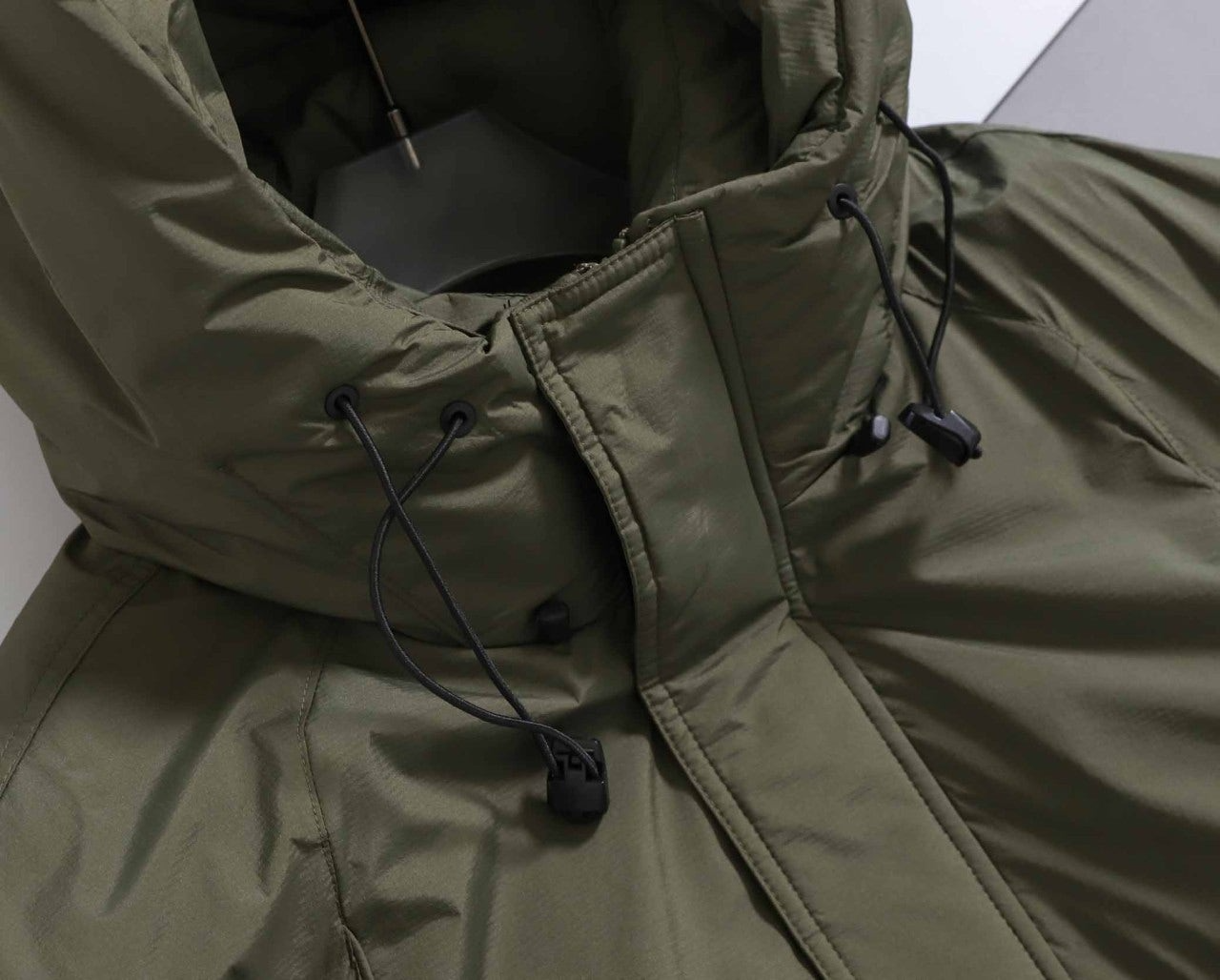 스톤아일랜드-상의-국내배송 나일론메탈 TC 에코닐 다운 자켓 -카키