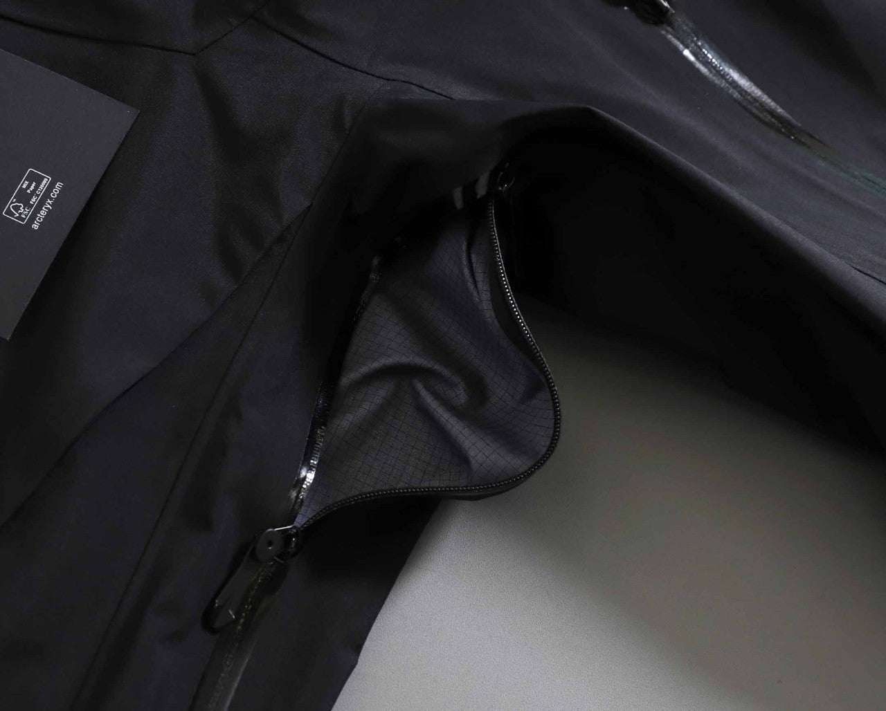 아크테릭스-상의-국내배송 2025 fw알파 sv GORE-TEX 재킷