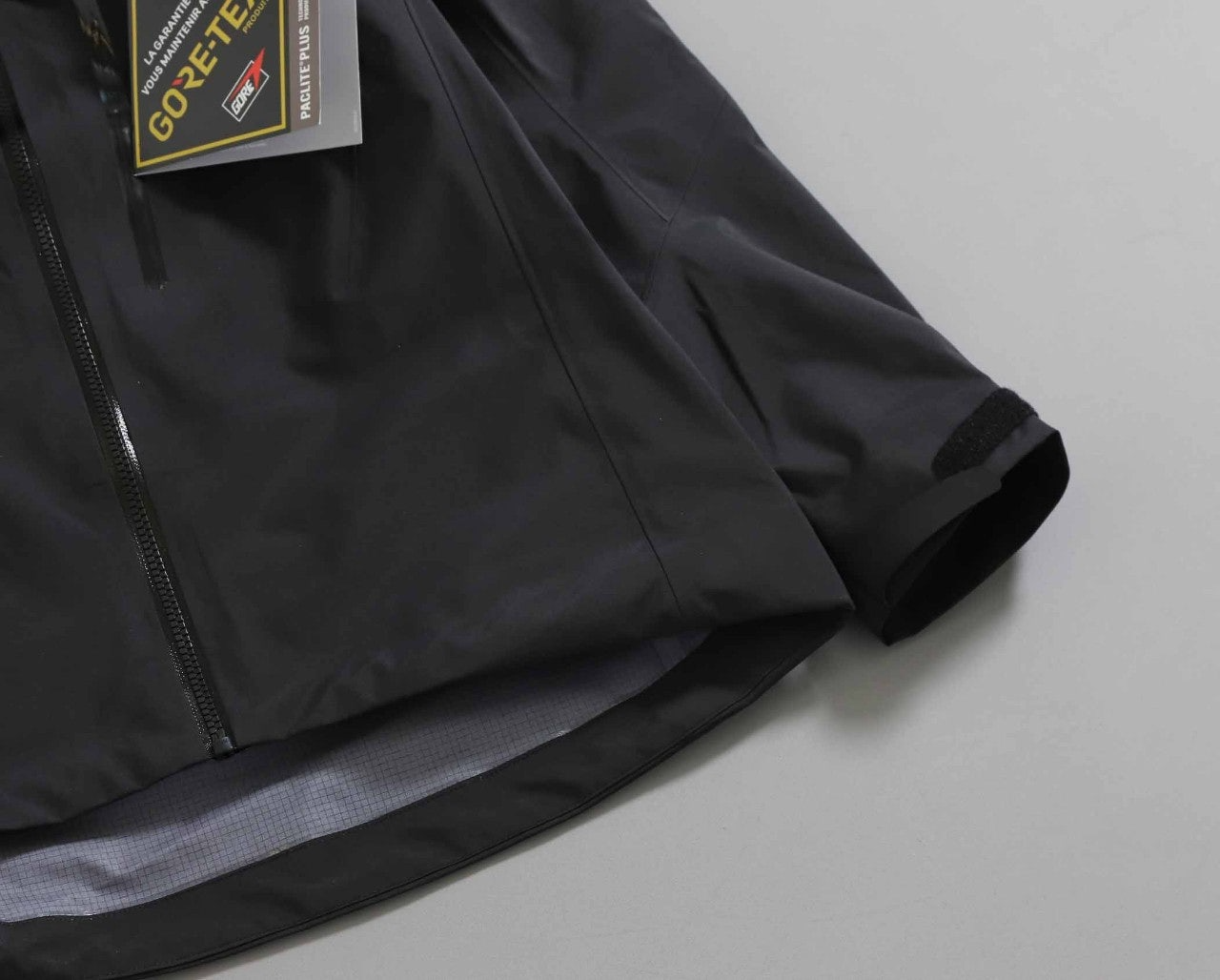 아크테릭스-상의-국내배송 2025 fw알파 sv GORE-TEX 재킷