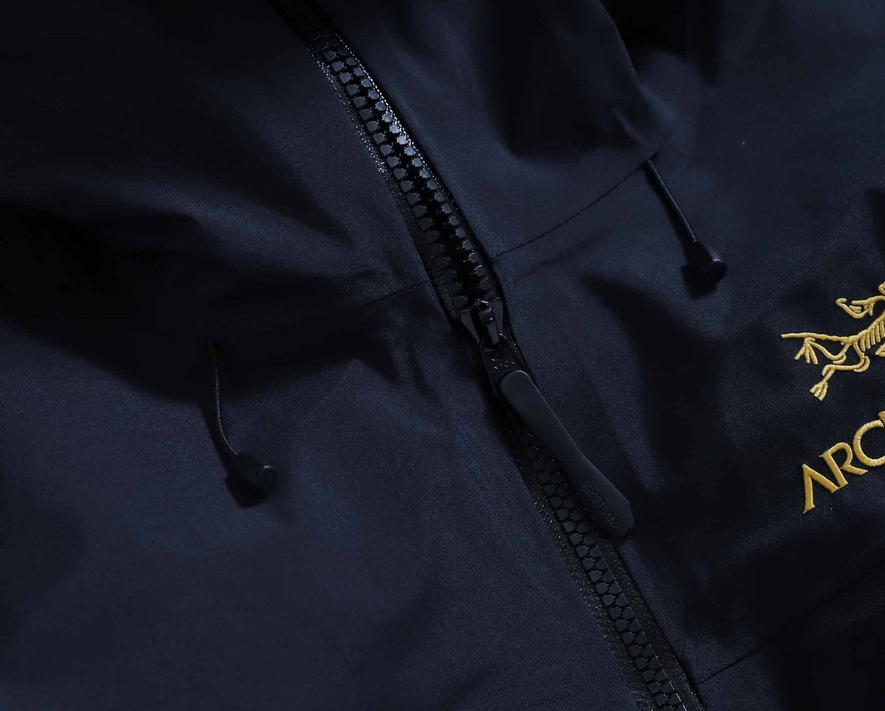 아크테릭스-상의-국내배송 2025 fw알파 sv GORE-TEX 재킷