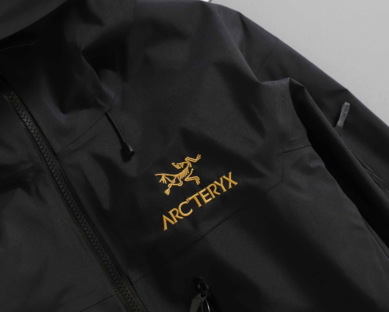 아크테릭스-상의-국내배송 2025 fw알파 sv GORE-TEX 재킷