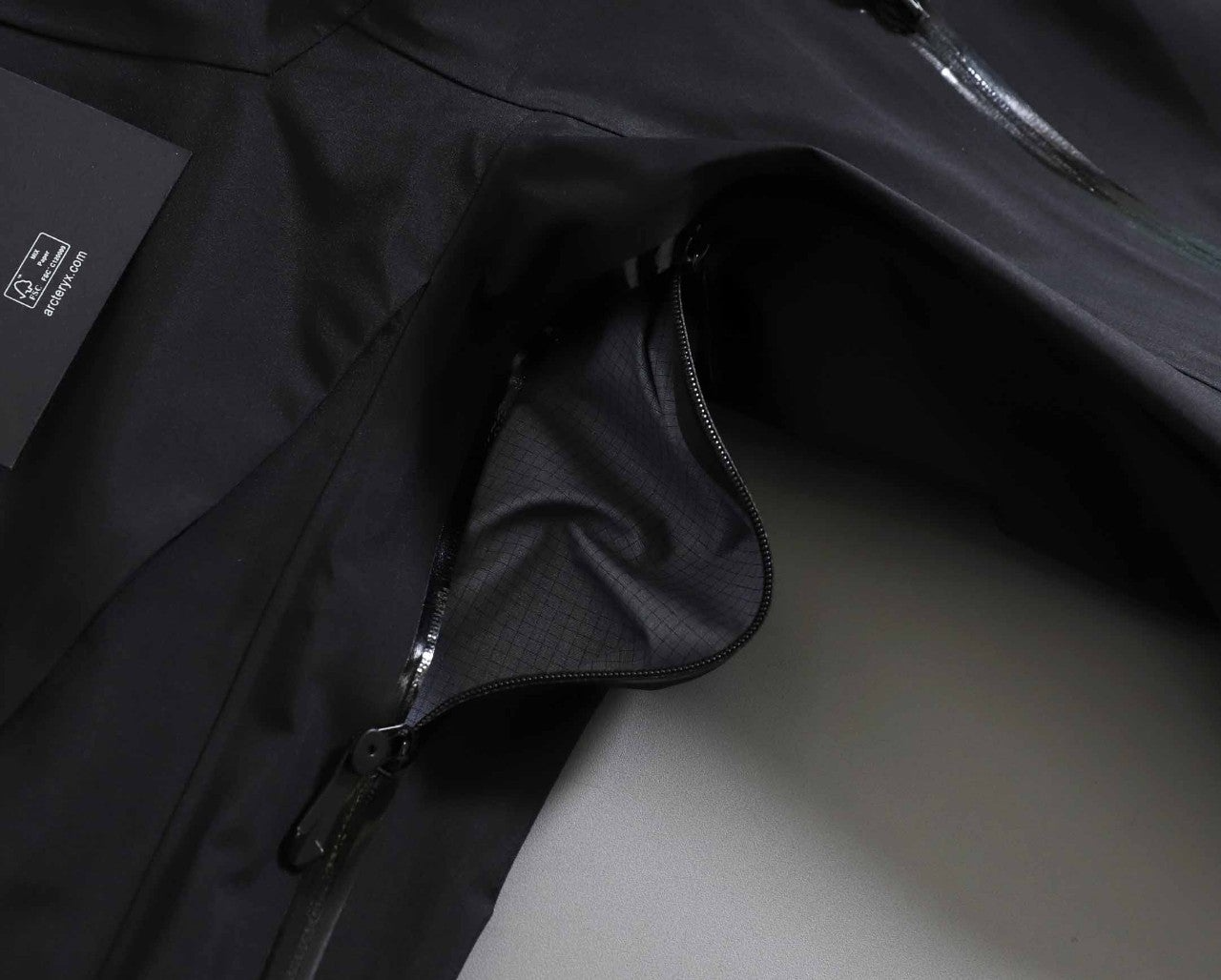 아크테릭스-상의-국내배송 fw알파 sv GORE-TEX 재킷