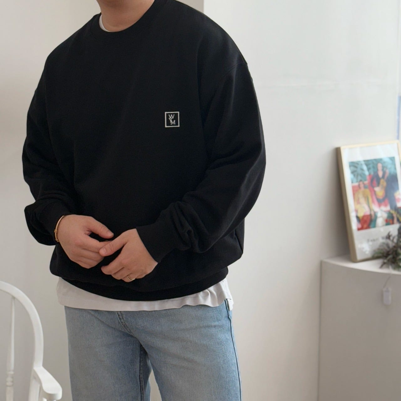 우영미-상의-국내배송 자수 패치 백로고 맨투맨
