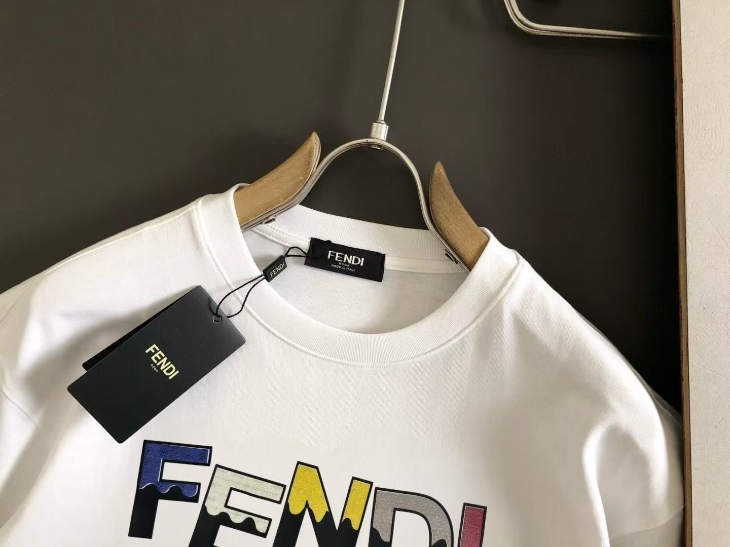 펜디-상의-국내배송 레터링로고 코튼 라운드