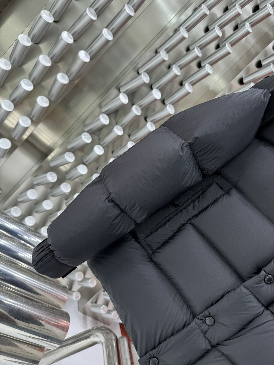 프라다-상의-국내배송 포켓로고 구스다운 후드 패딩