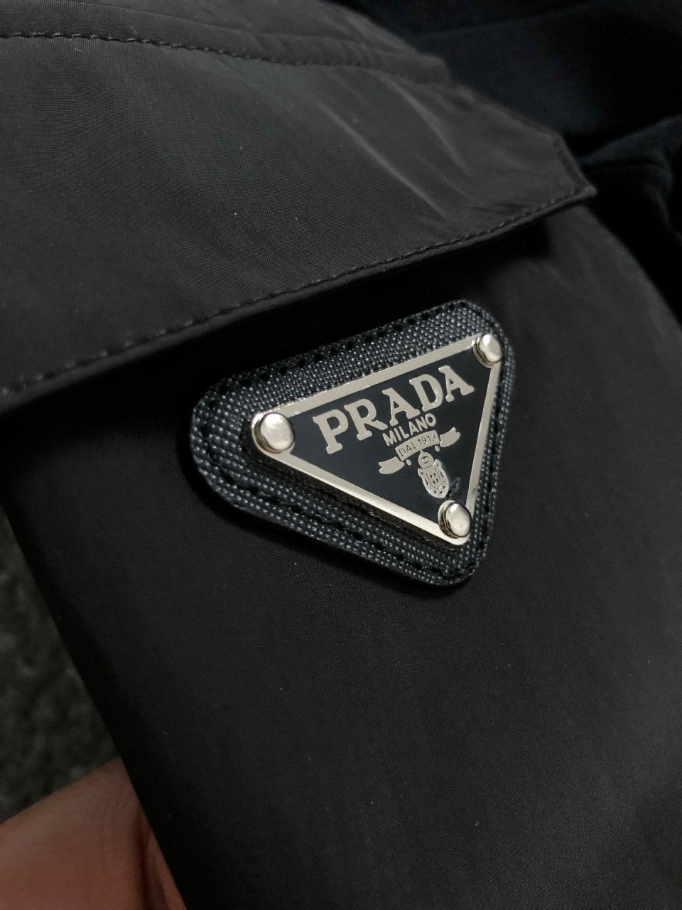 프라다-상의-국내배송 포켓 삼각와펜로고 반팔 니트라운드