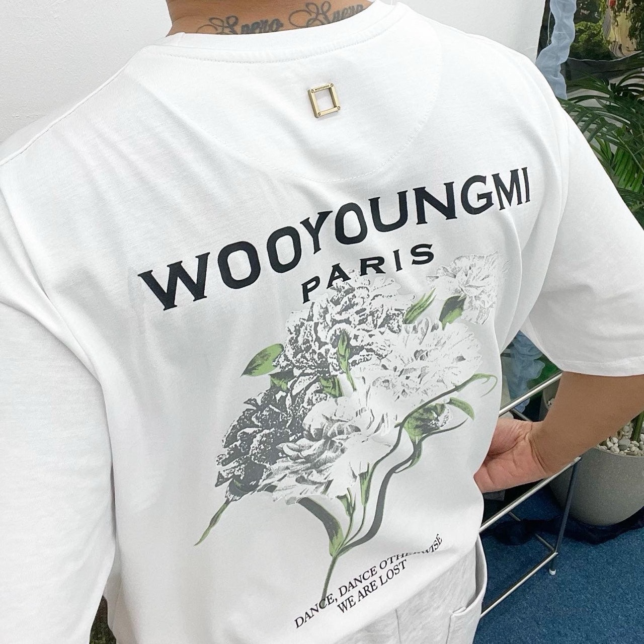 우영미-상의-국내배송 플라워 백로고 반팔