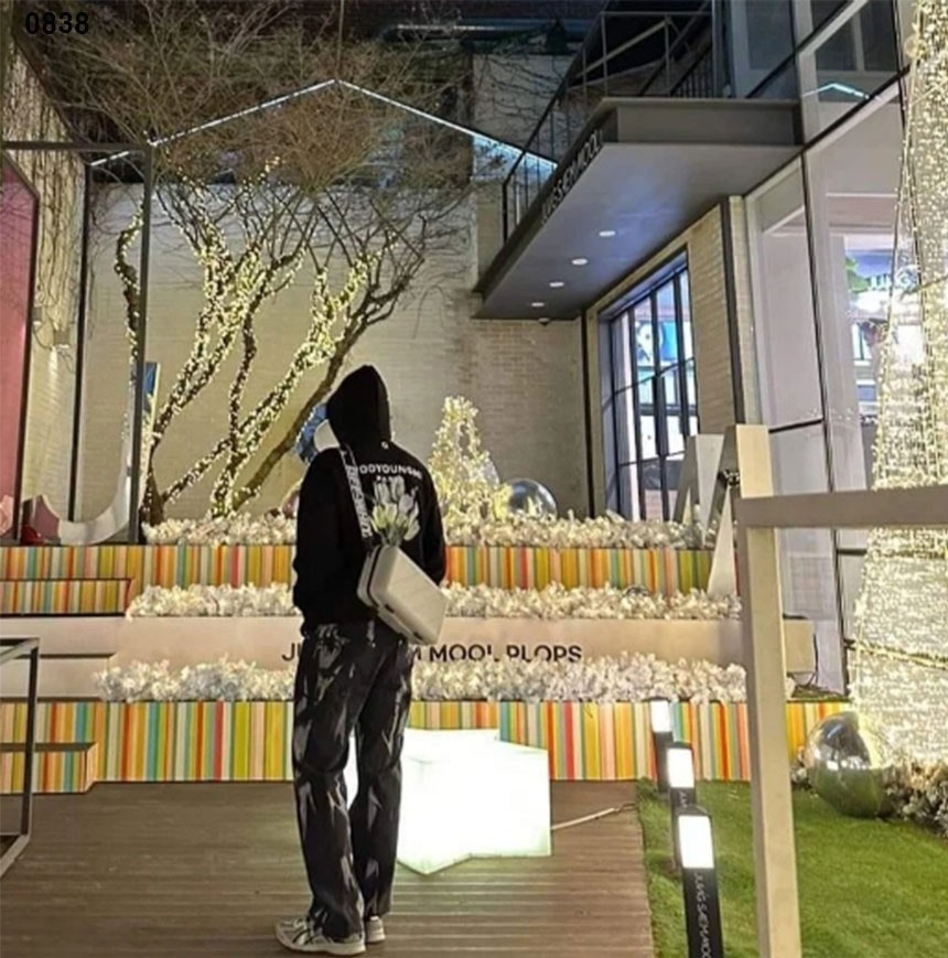 우영미-상의-국내배송 플라워 프린트 빅로고 후드