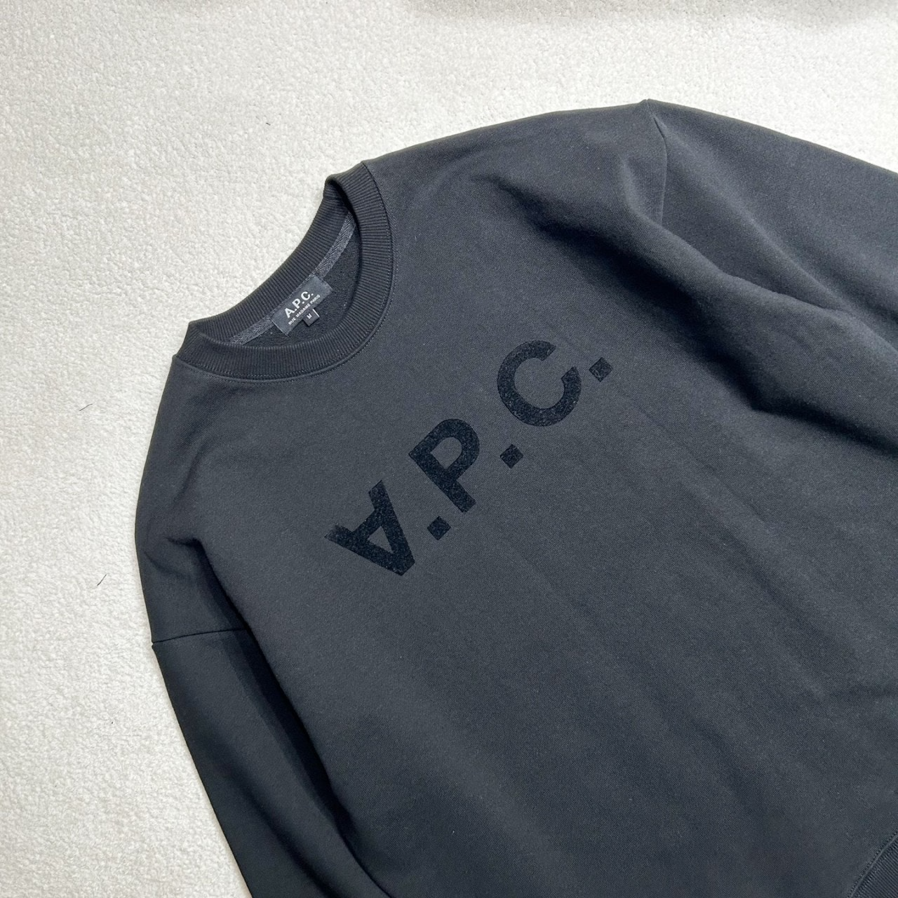 아페쎄-상의-국내배송 VPC 벨벳 로고 맨투맨