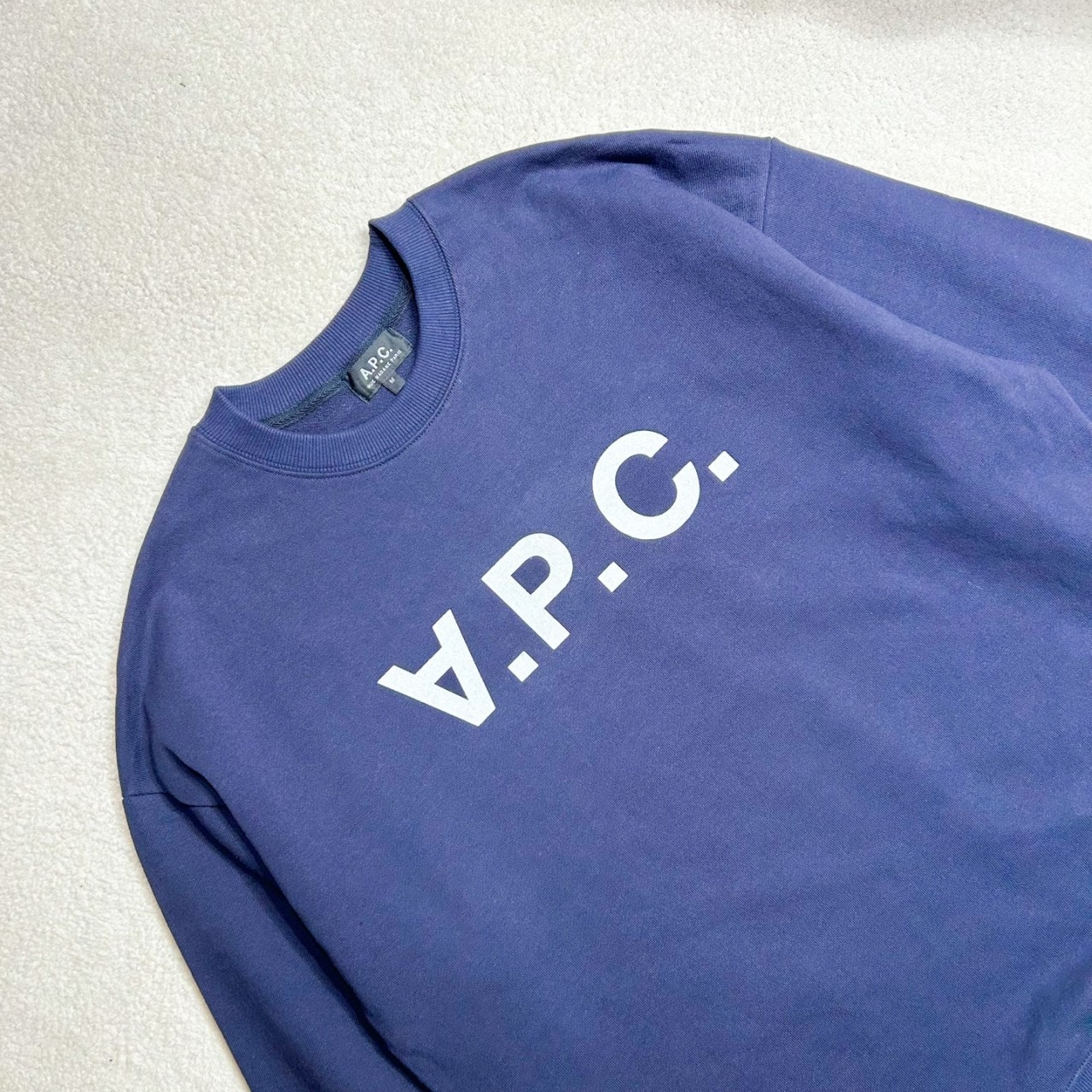 아페쎄-상의-국내배송 VPC 벨벳 로고 맨투맨