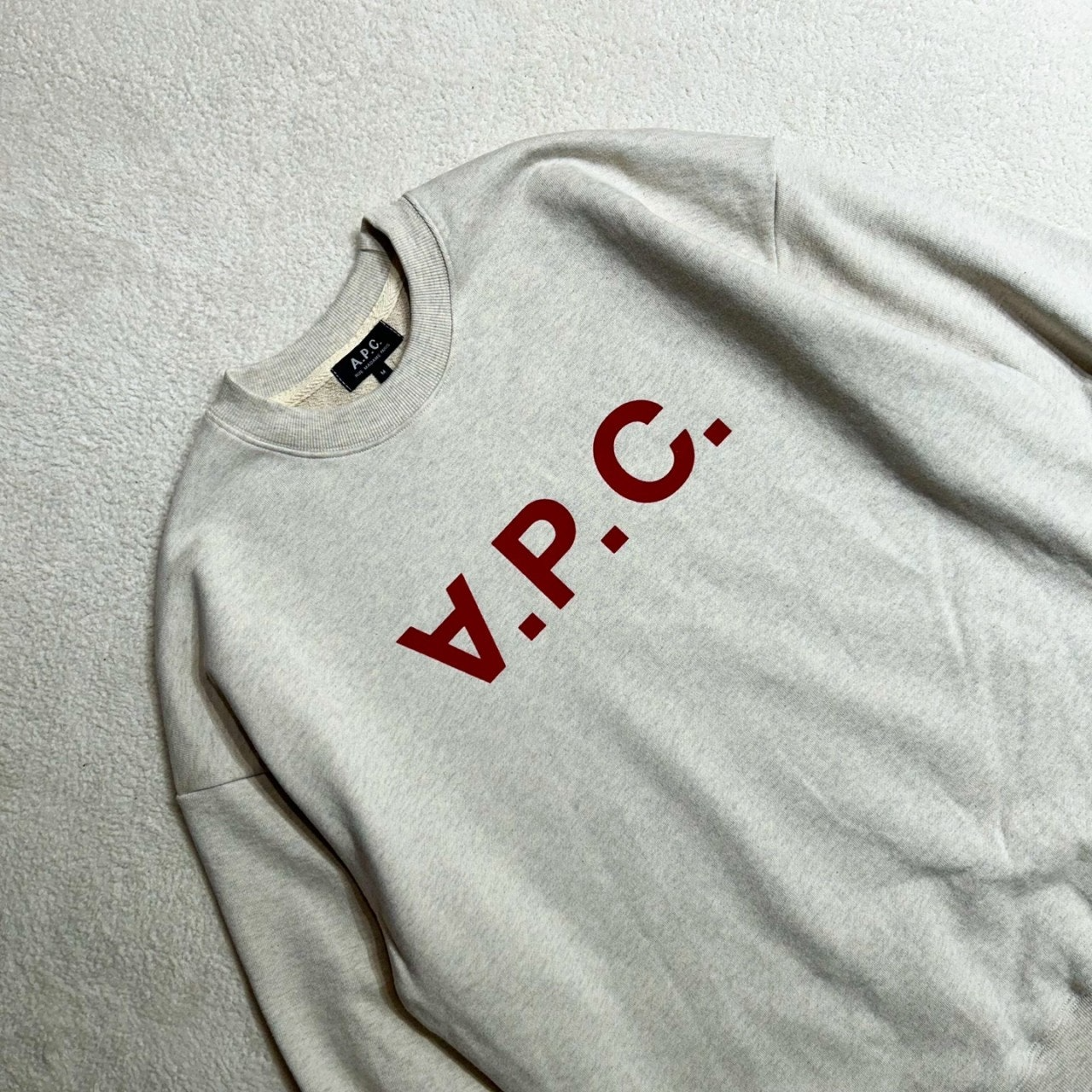 아페쎄-상의-국내배송 VPC 벨벳 로고 맨투맨