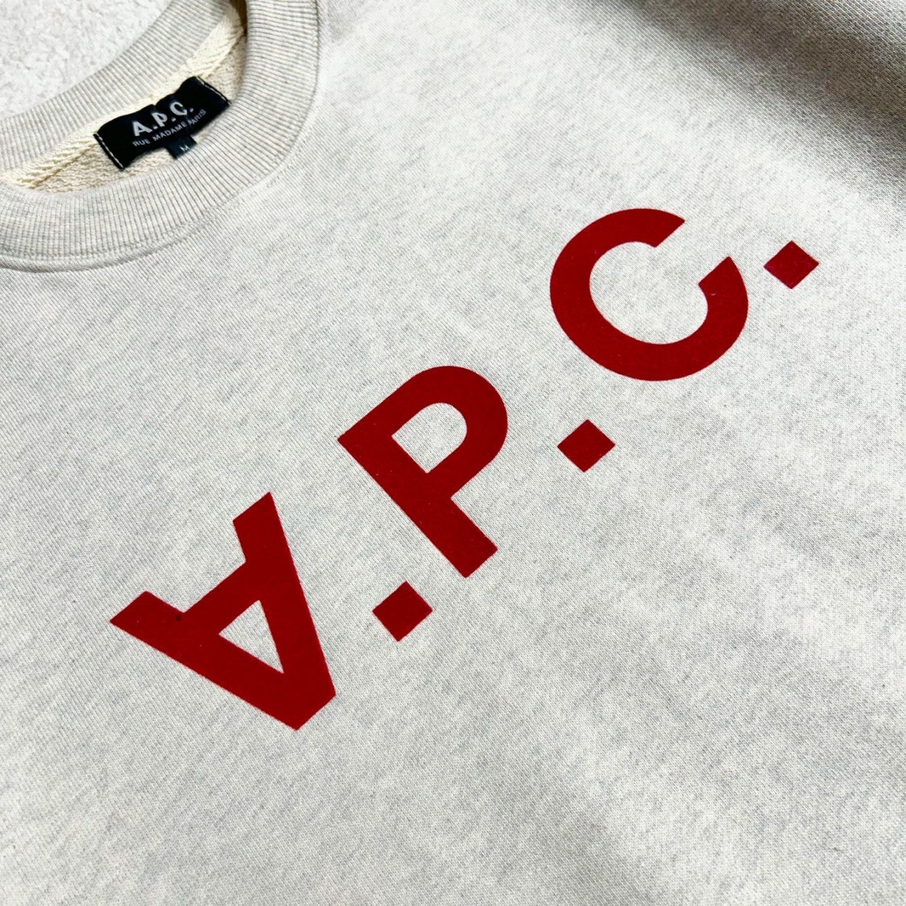 아페쎄-상의-국내배송 VPC 벨벳 로고 맨투맨