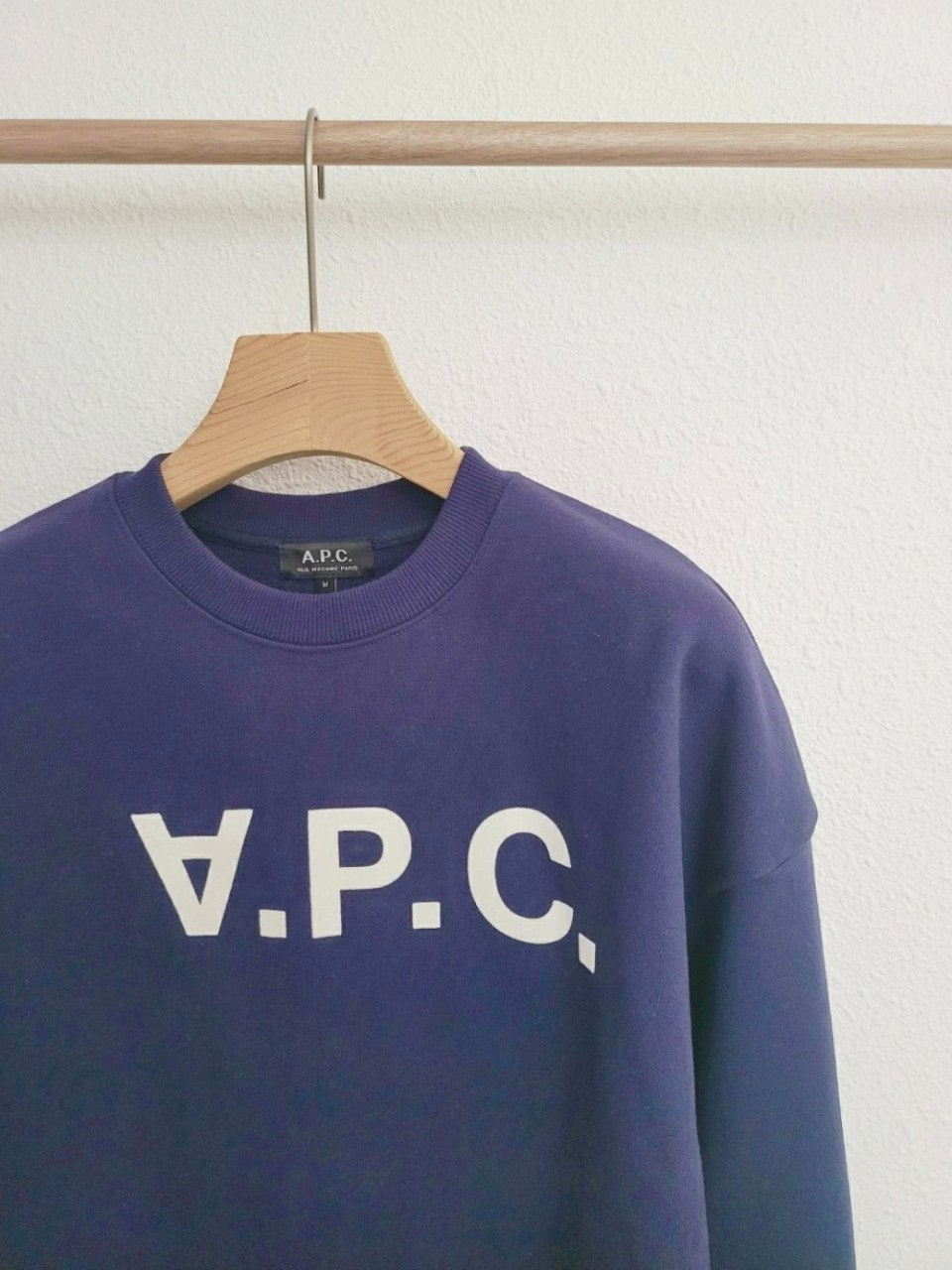 아페쎄-상의-국내배송 VPC 벨벳 로고 맨투맨
