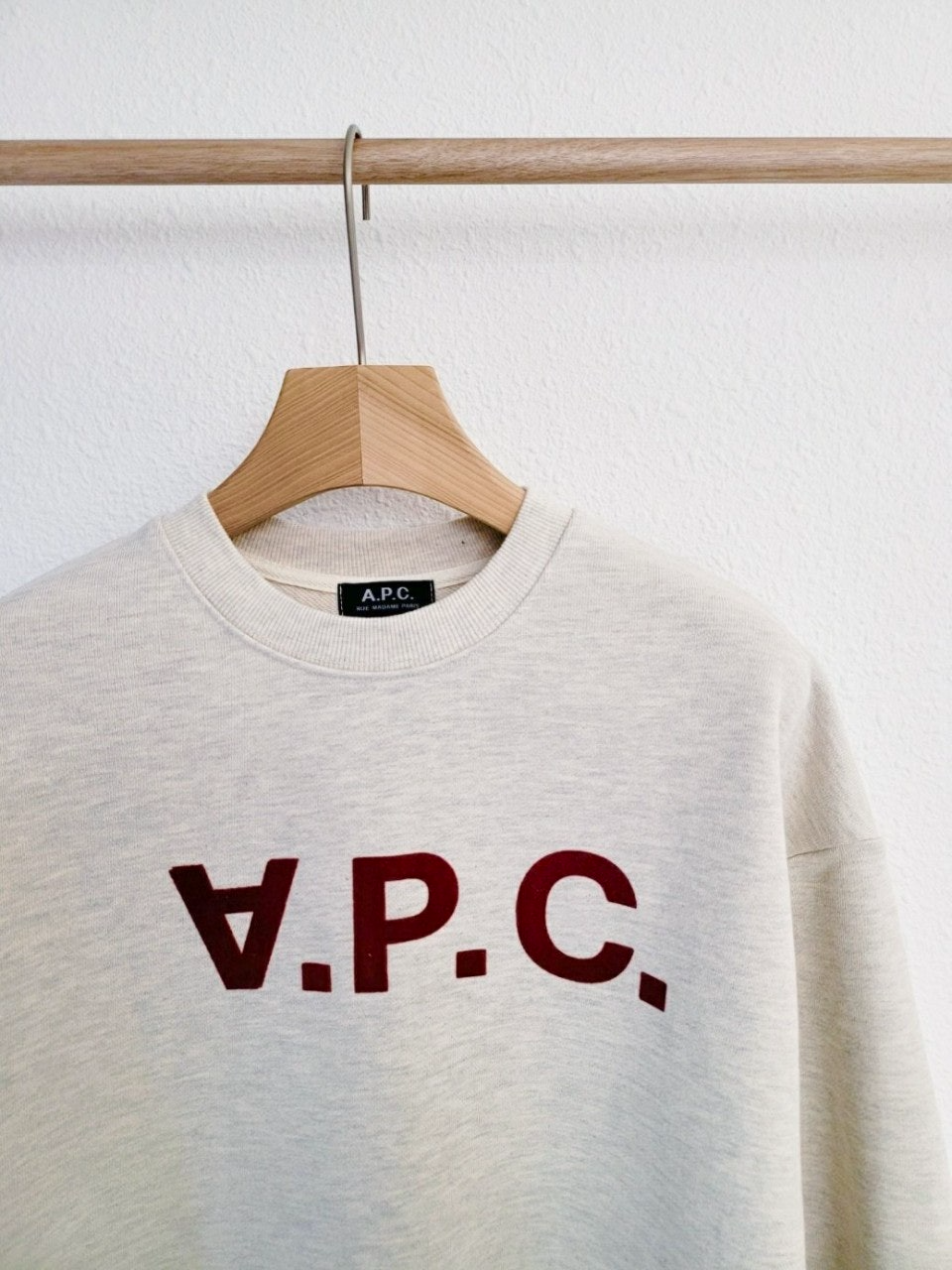 아페쎄-상의-국내배송 VPC 벨벳 로고 맨투맨