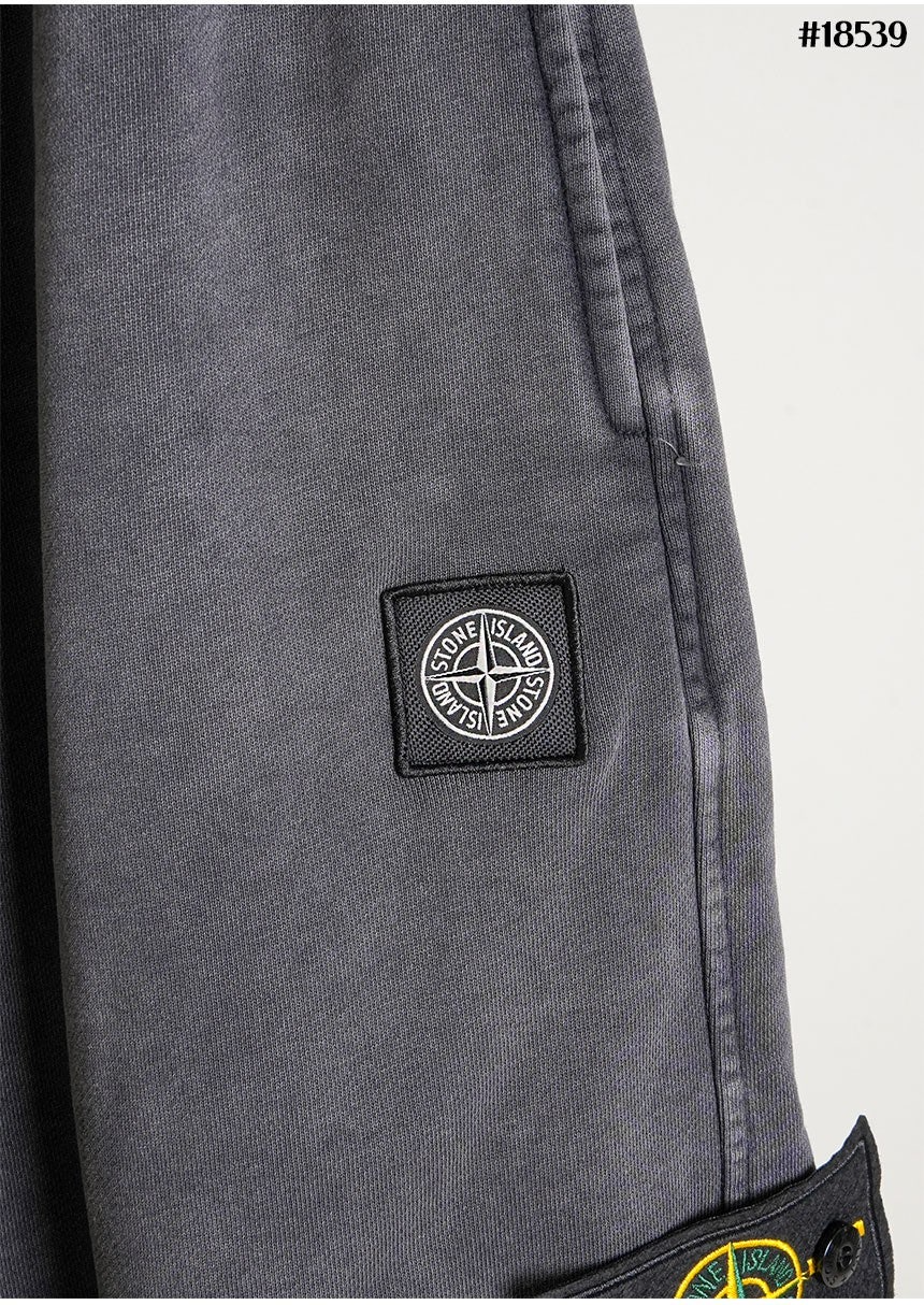 스톤아일랜드-세트-국내배송 먼트다이드 블랙 로고 패치 숏 슬리브 코튼 티셔츠 & 와펜 패치 버뮤다 팬츠 셋