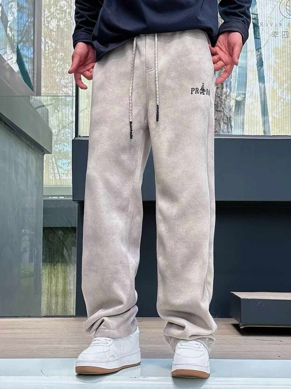프라다-하의-국내배송 휴먼멀티 엠보자수로고 세미와이드 팬츠