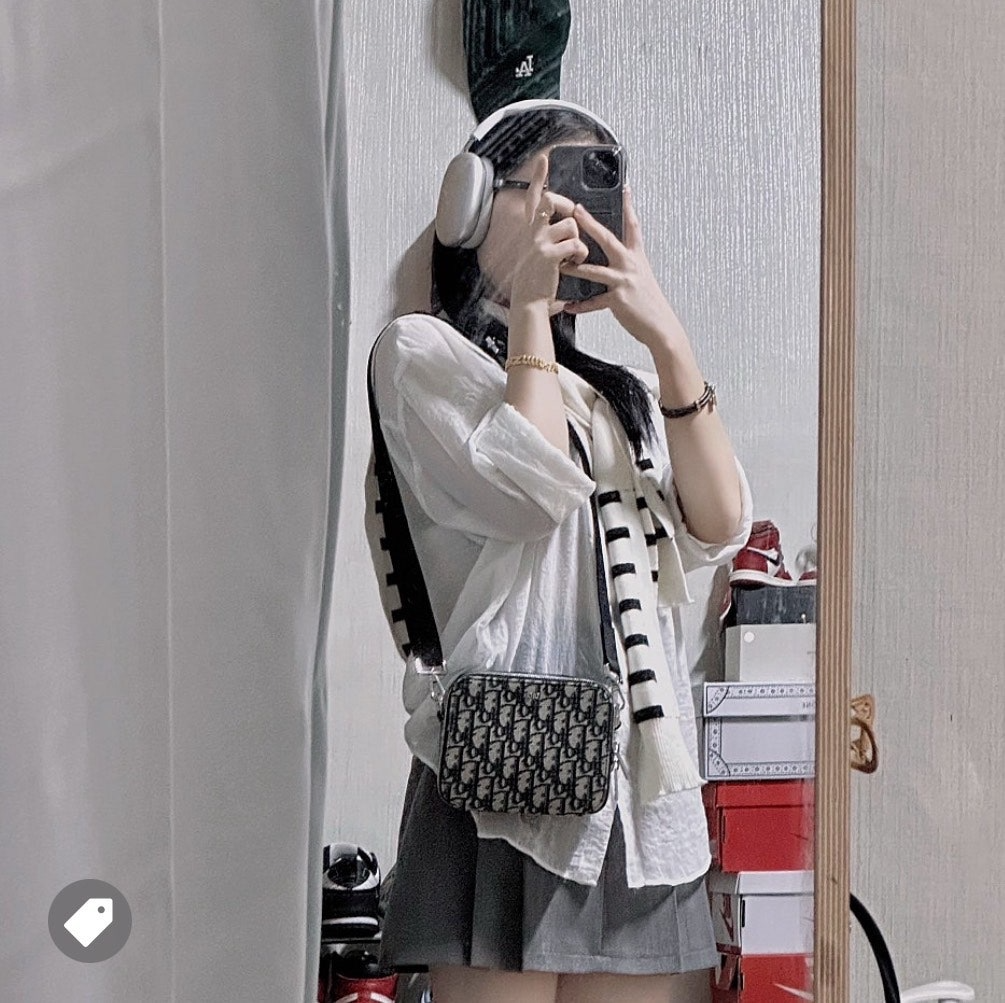 디올-가방-국내배송 숄더 스트랩 파우치 베이지 + 카드지갑