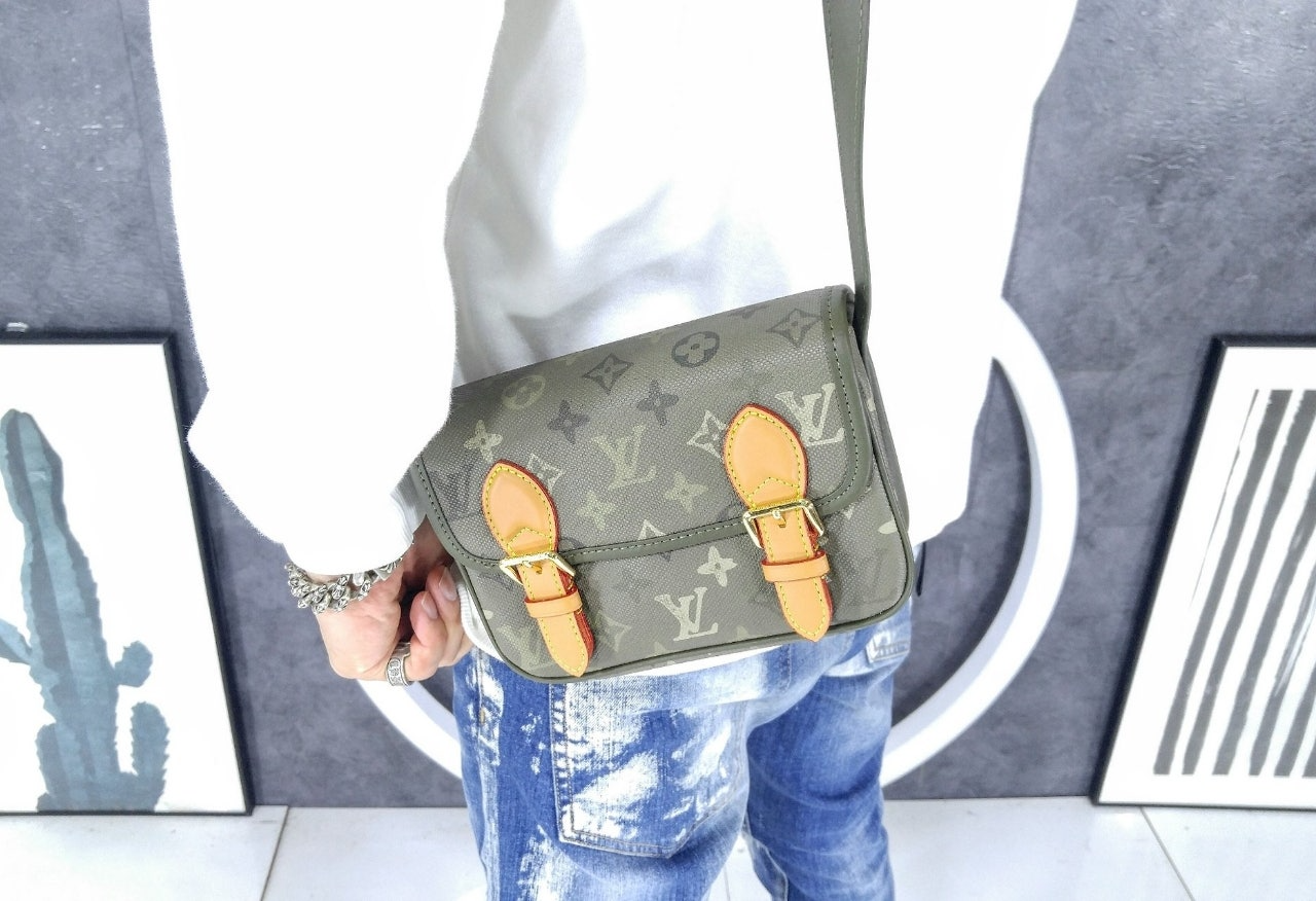 루이비통-가방-국내배송 Satchel Wearable Wallet