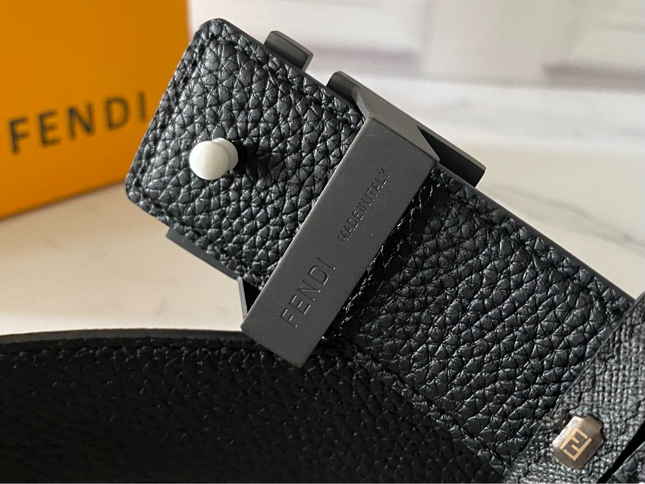 펜디-벨트-국내배송 리버시블 그레이 레더 스터드 클로저 FF 버클 벨트 블랙