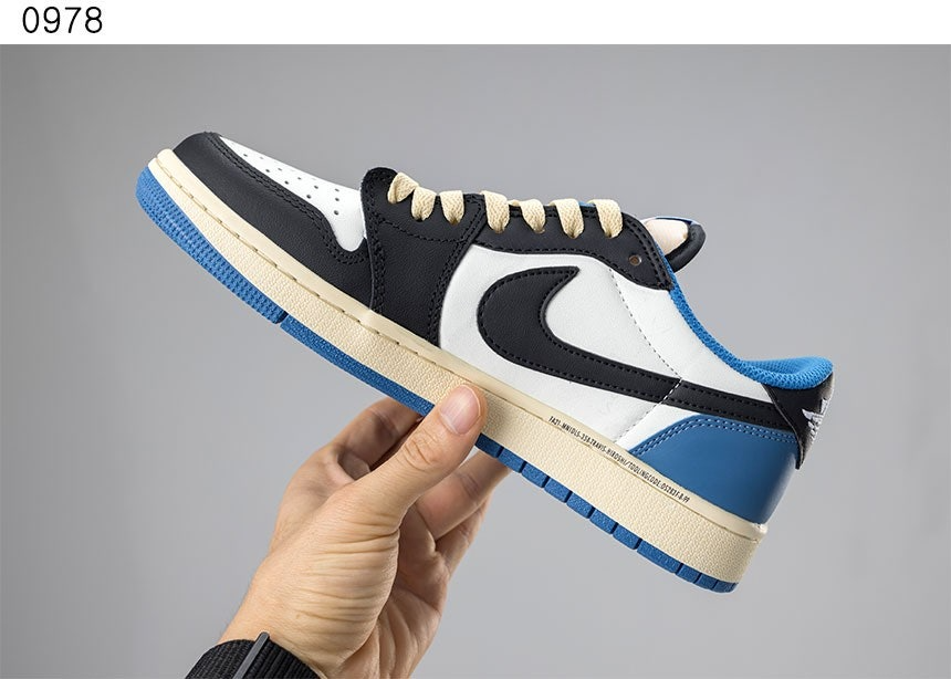 나이키-신발-국내배송 프라그먼트 X 트래비스 스캇 X 조던1 로우 콜라보