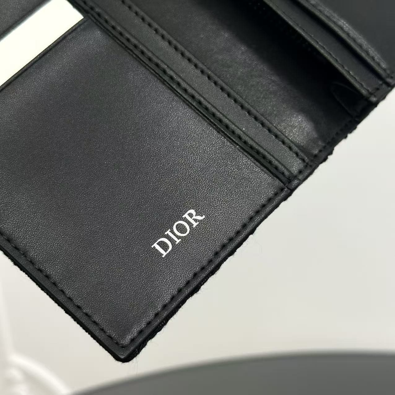디올-지갑-국내배송 블랙 버티컬 장지갑