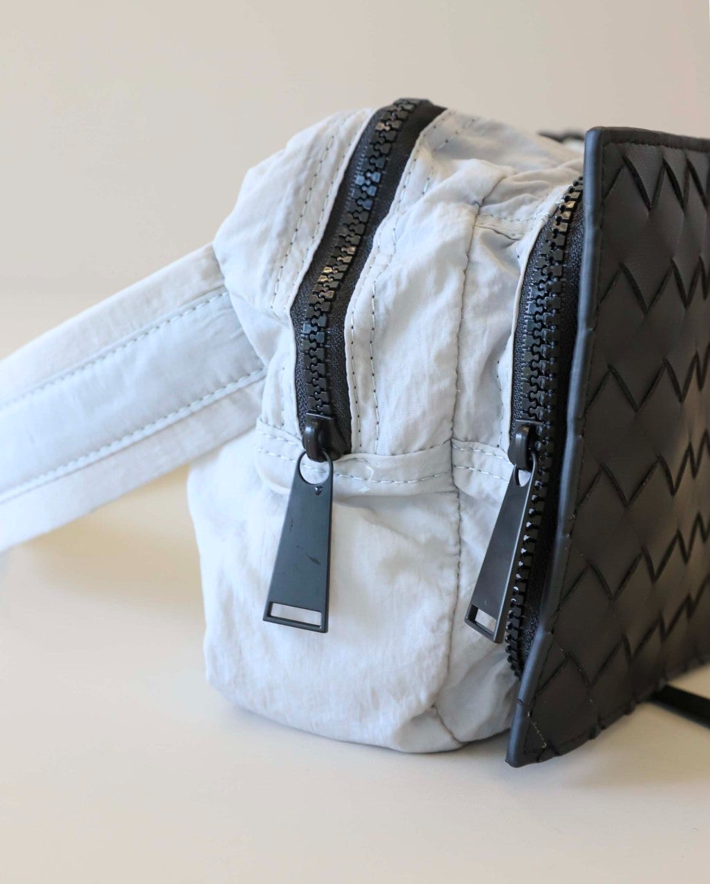 보테가베네타-지갑-국내배송 우븐 레더 앤 나일론 크로스 바디 백