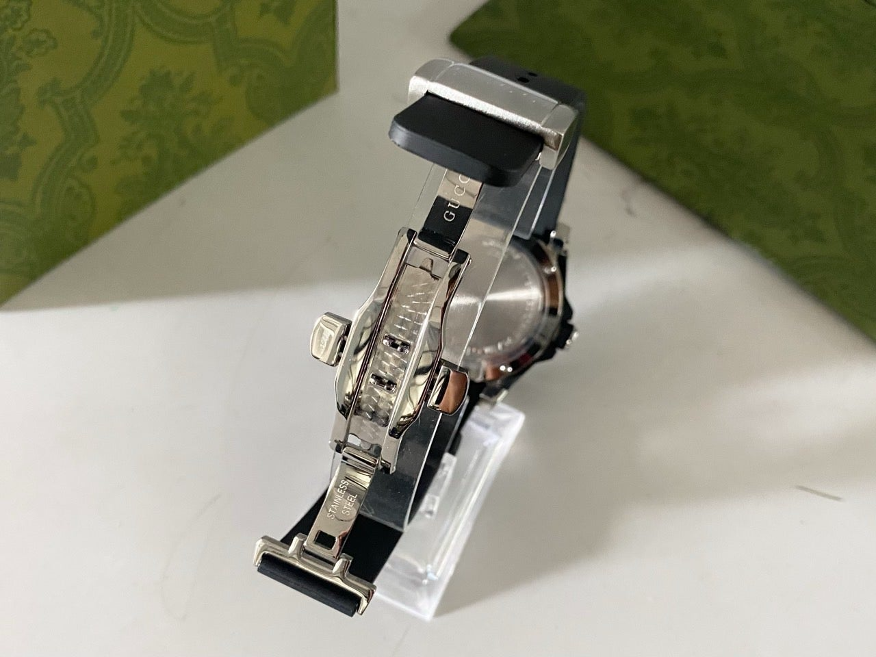 구찌-시계-국내배송 다이브 아날로그 쿼츠 블랙 다이얼 블랙 40mm