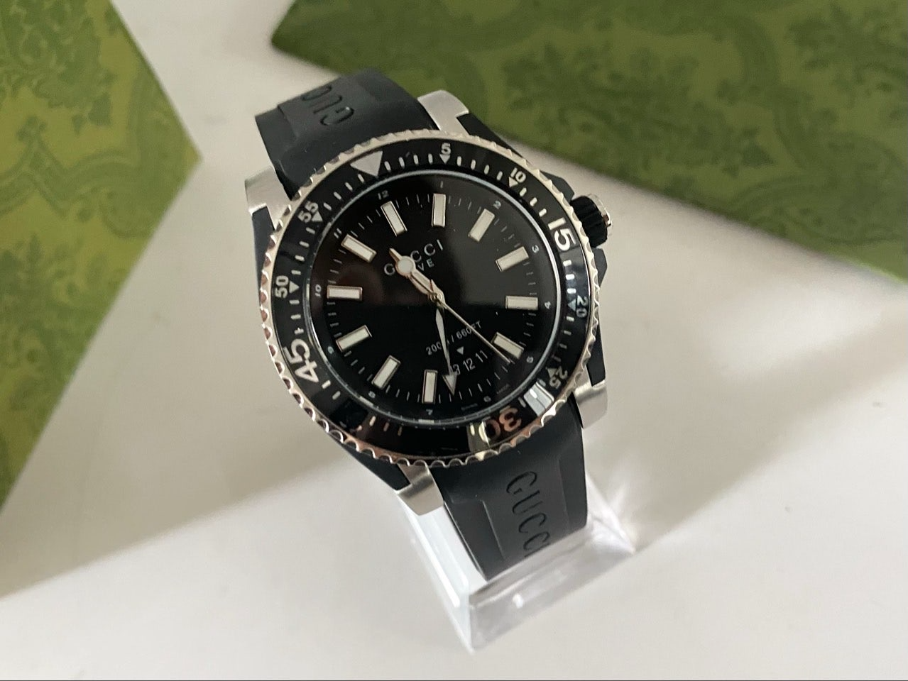 구찌-시계-국내배송 다이브 아날로그 쿼츠 블랙 다이얼 블랙 40mm