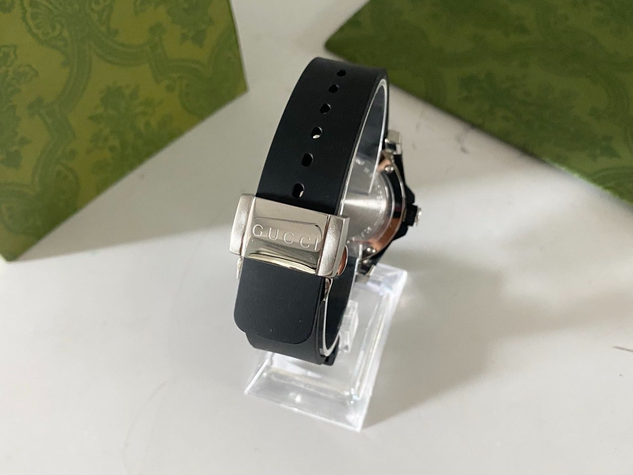 구찌-시계-국내배송 다이브 아날로그 쿼츠 블랙 다이얼 블랙 40mm
