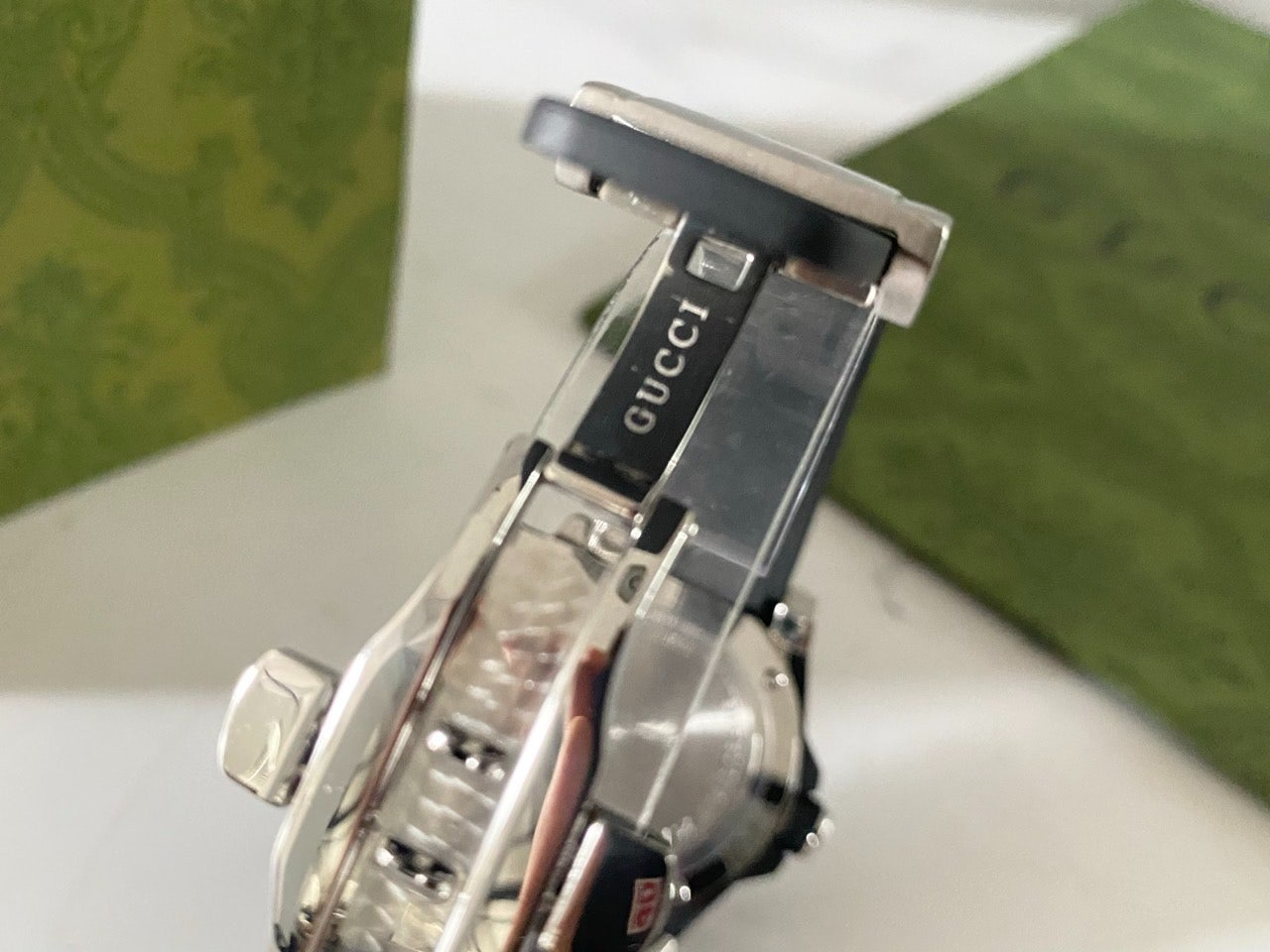 구찌-시계-국내배송 다이브 아날로그 쿼츠 블랙 다이얼 블랙 40mm