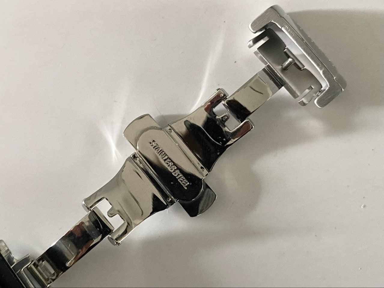 구찌-시계-국내배송 다이브 아날로그 쿼츠 블랙 다이얼 블랙 40mm