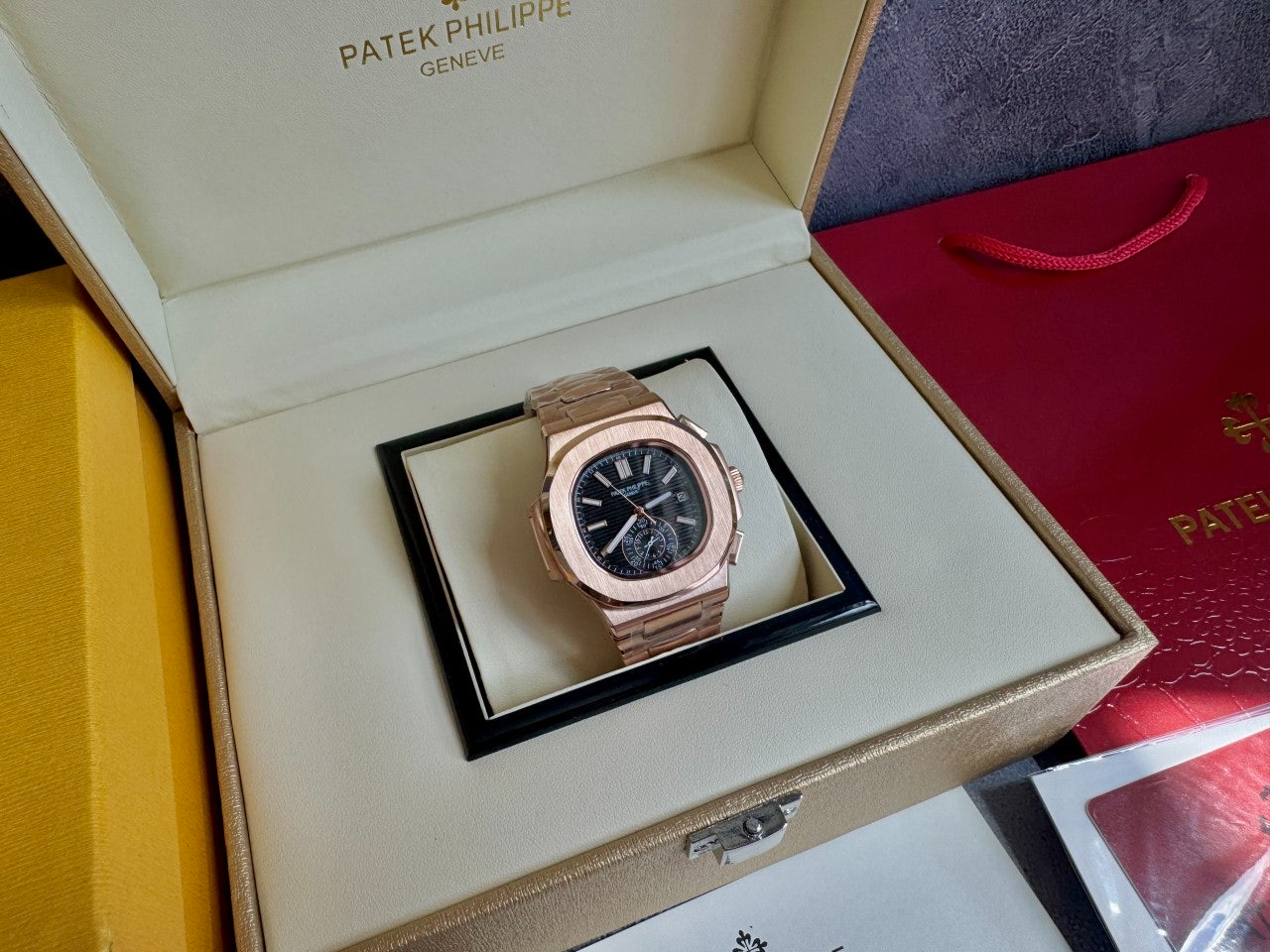 파텍필립-시계-국내배송 노틸러스 로즈골드 40mm 한정판