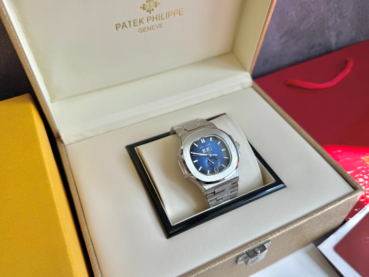 파텍필립-시계-국내배송 노틸러스 문페이즈 블루다이얼 40mm