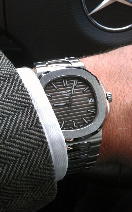 파텍필립-시계-국내배송 노틸러스 은장 블랙다이얼 40mm 한정판