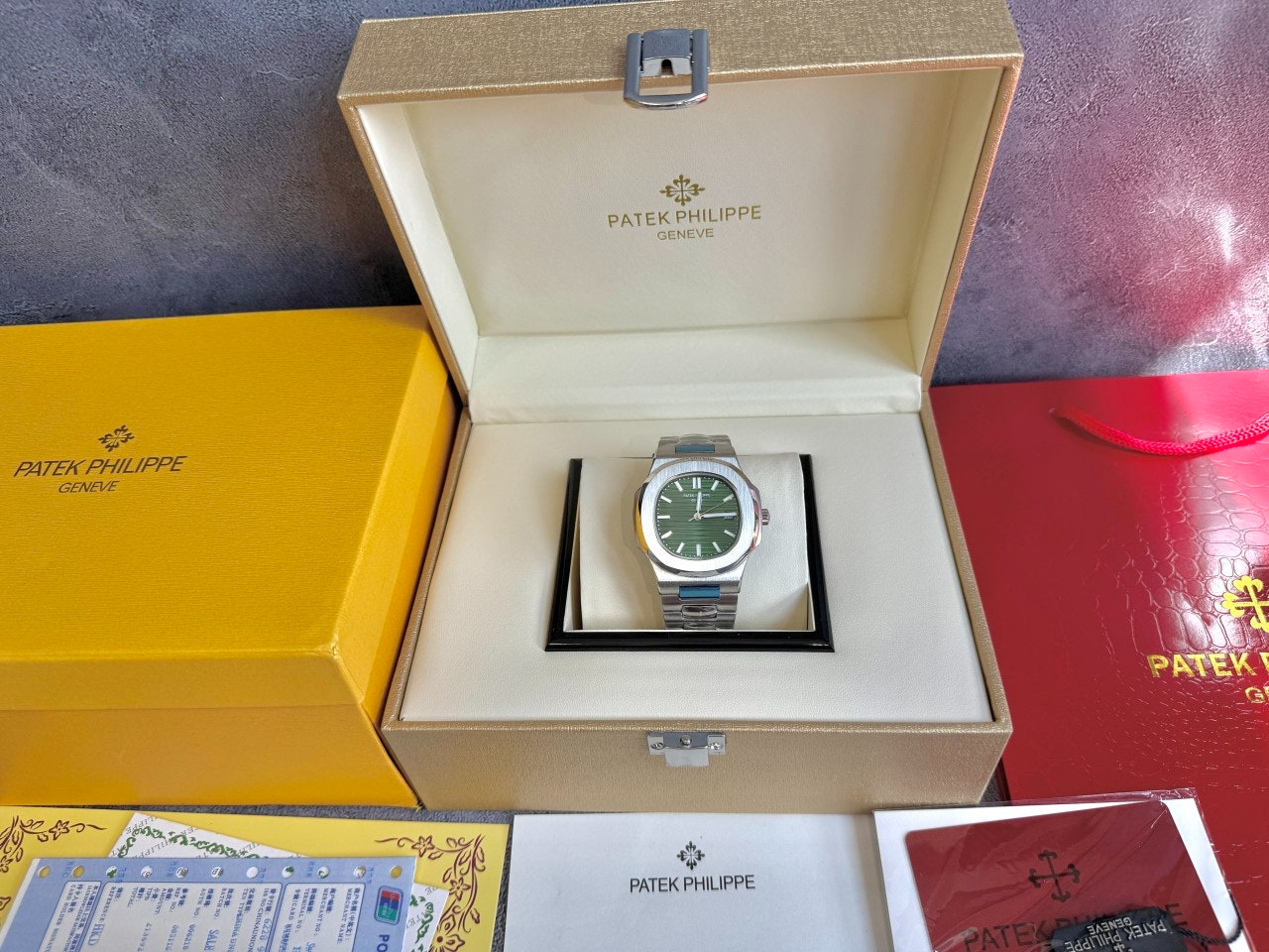 파텍필립-시계-국내배송 노틸러스 5711 그린다이얼 42mm
