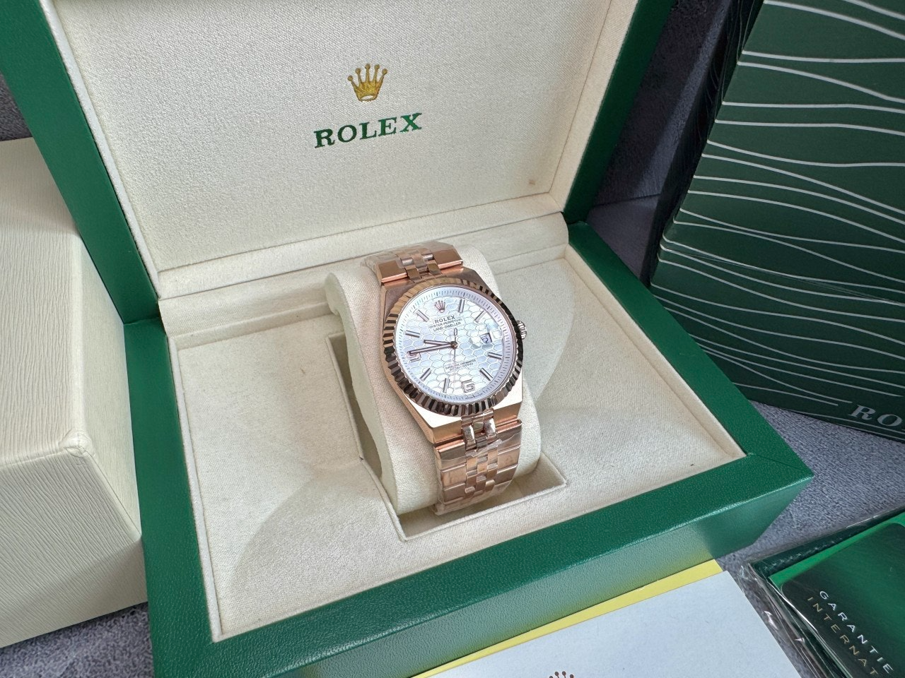 롤렉스-시계-국내배송 랜드 드웰러 40mm 허니콤 에버로즈골드
