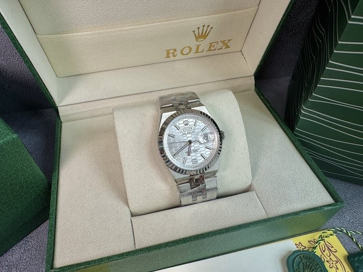 롤렉스-시계-국내배송 랜드 드웰러 40mm 허니콤 화이트