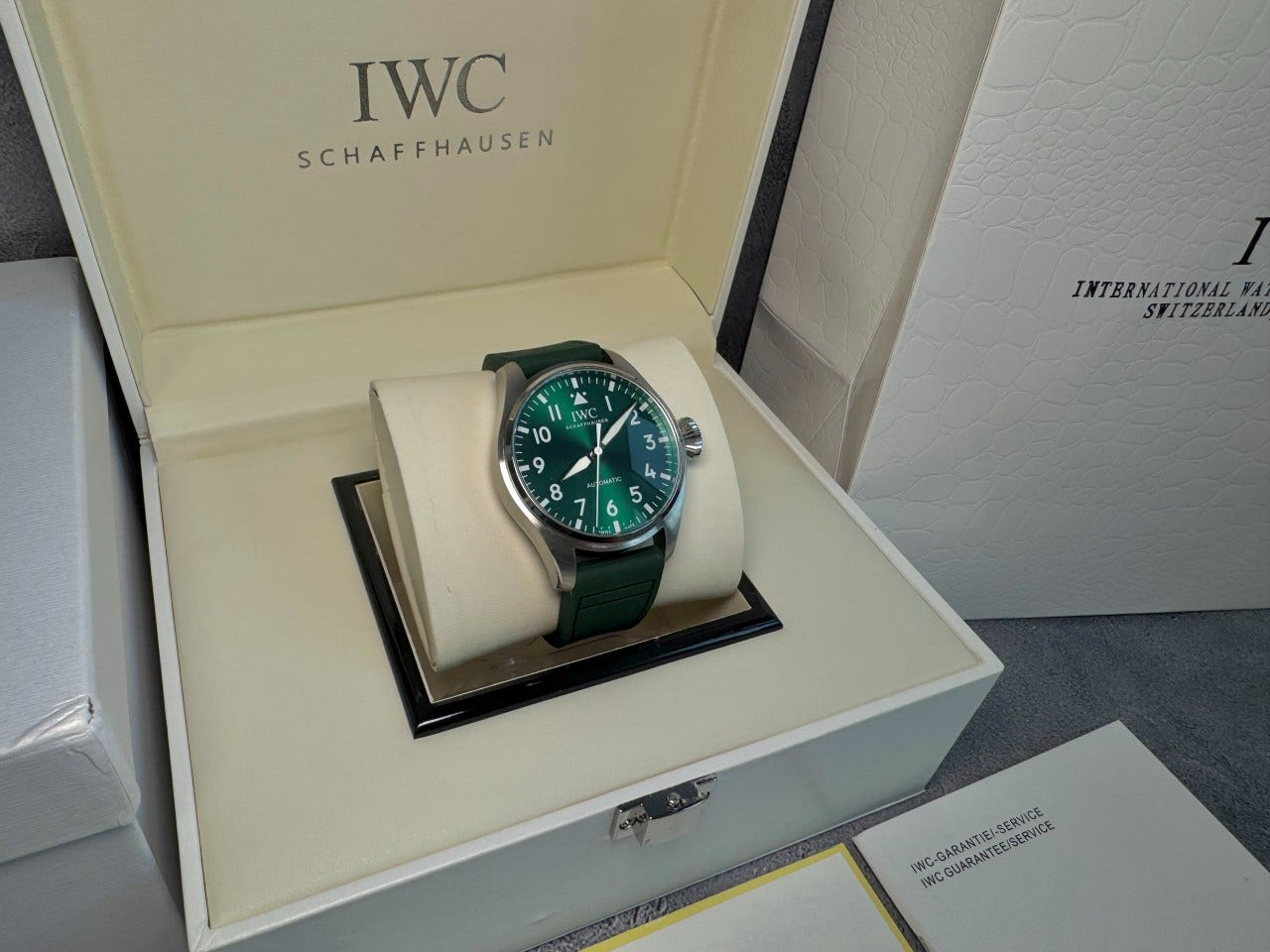 IWC-시계-국내배송 빅 파일럿 워치 43mm 레이싱그린