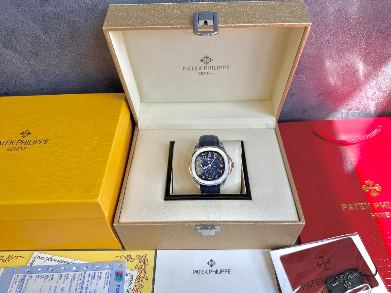 파텍필립-시계-국내배송 아쿠아넛 트래블타임 40mm 한정판