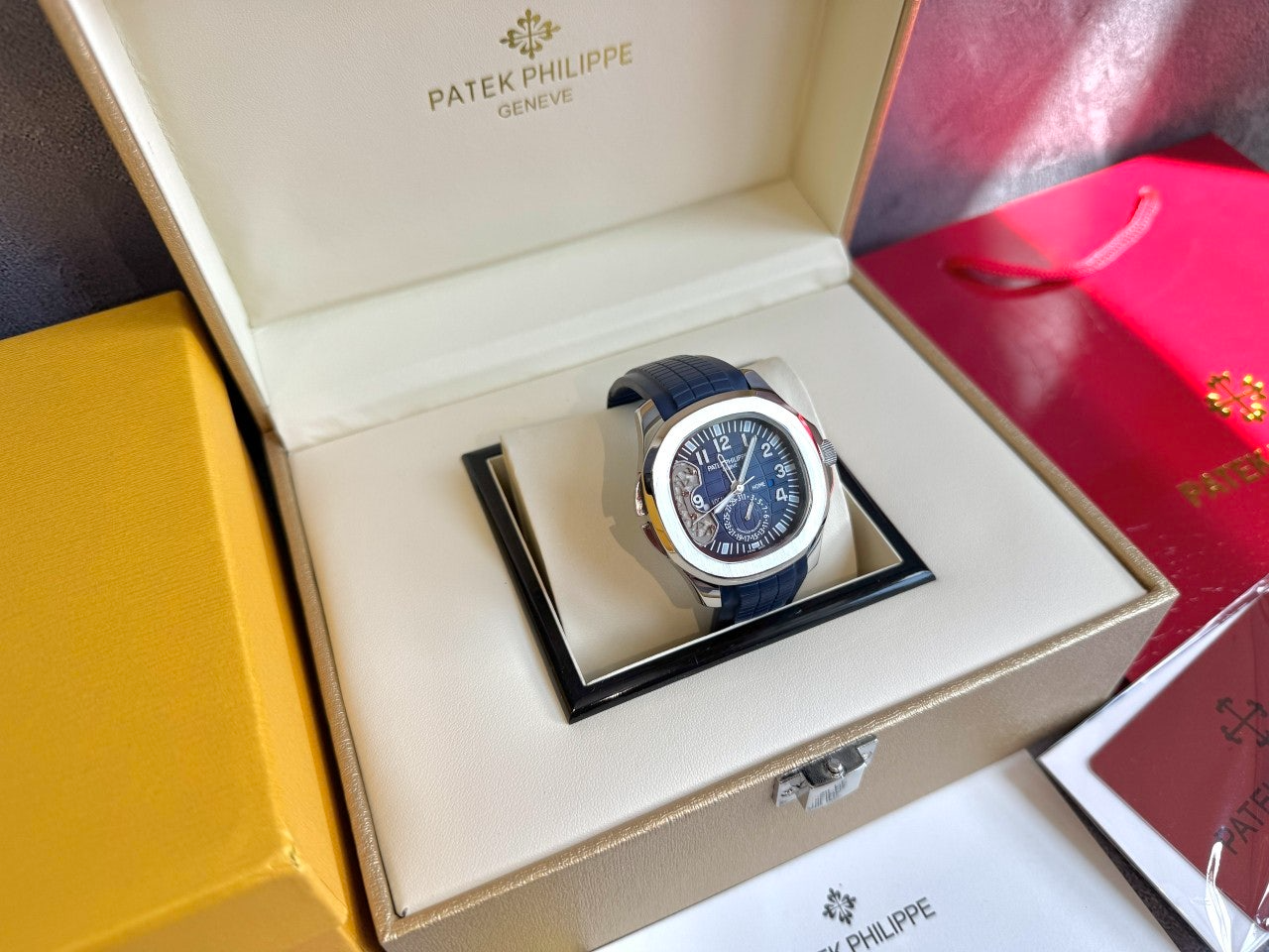 파텍필립-시계-국내배송 아쿠아넛 트래블타임 40mm 한정판